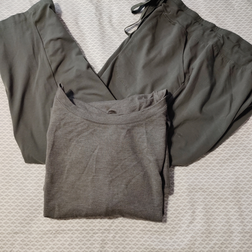 Women's Athletic Jogger Pants And  Matty M Top In A Green Hue